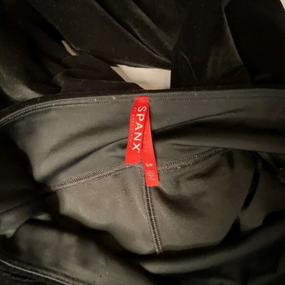 SPANX Women's Black Velvet Leggings Activewear Pants Size Small - Picture 3 of 5